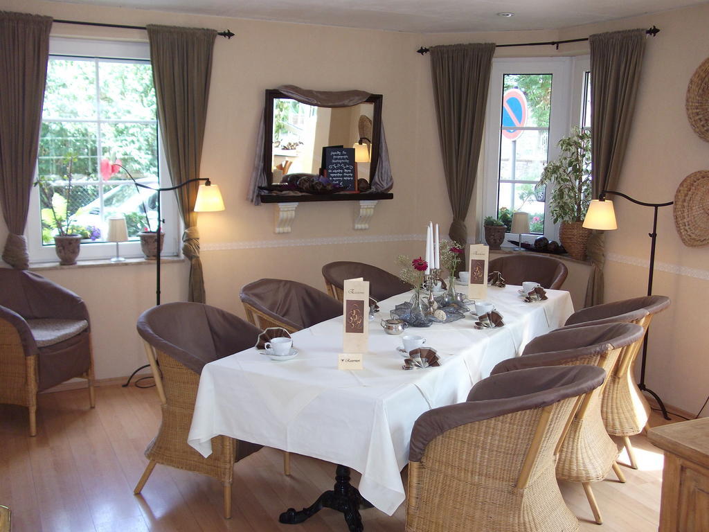 Pension & Cafe Am Kraehenberg Halle  المظهر الخارجي الصورة