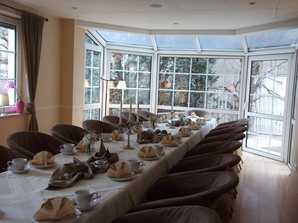 Pension & Cafe Am Kraehenberg Halle  المظهر الخارجي الصورة