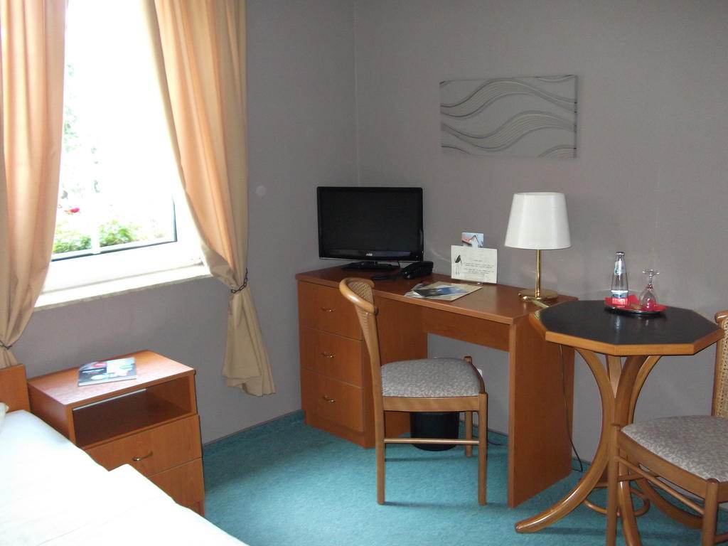 Pension & Cafe Am Kraehenberg Halle  الغرفة الصورة
