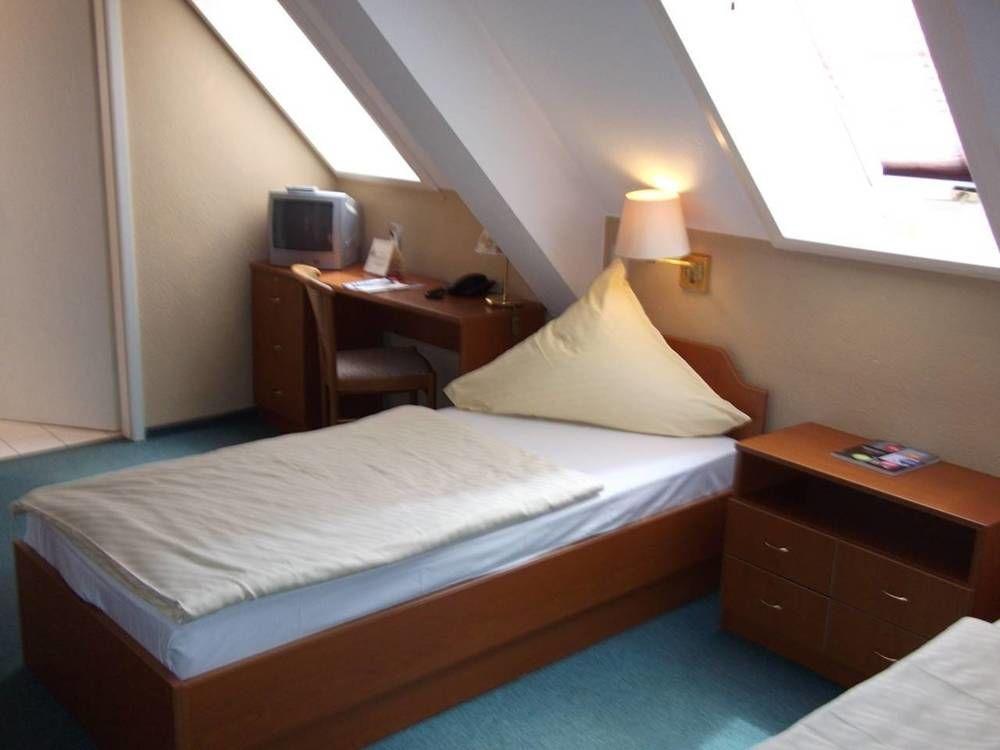 Pension & Cafe Am Kraehenberg Halle  المظهر الخارجي الصورة