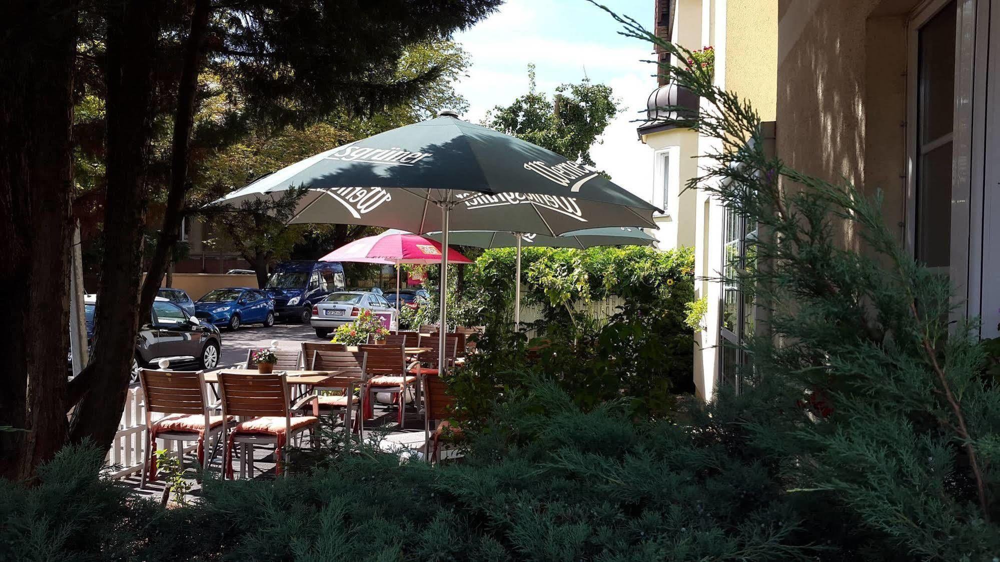 Pension & Cafe Am Kraehenberg Halle  المظهر الخارجي الصورة